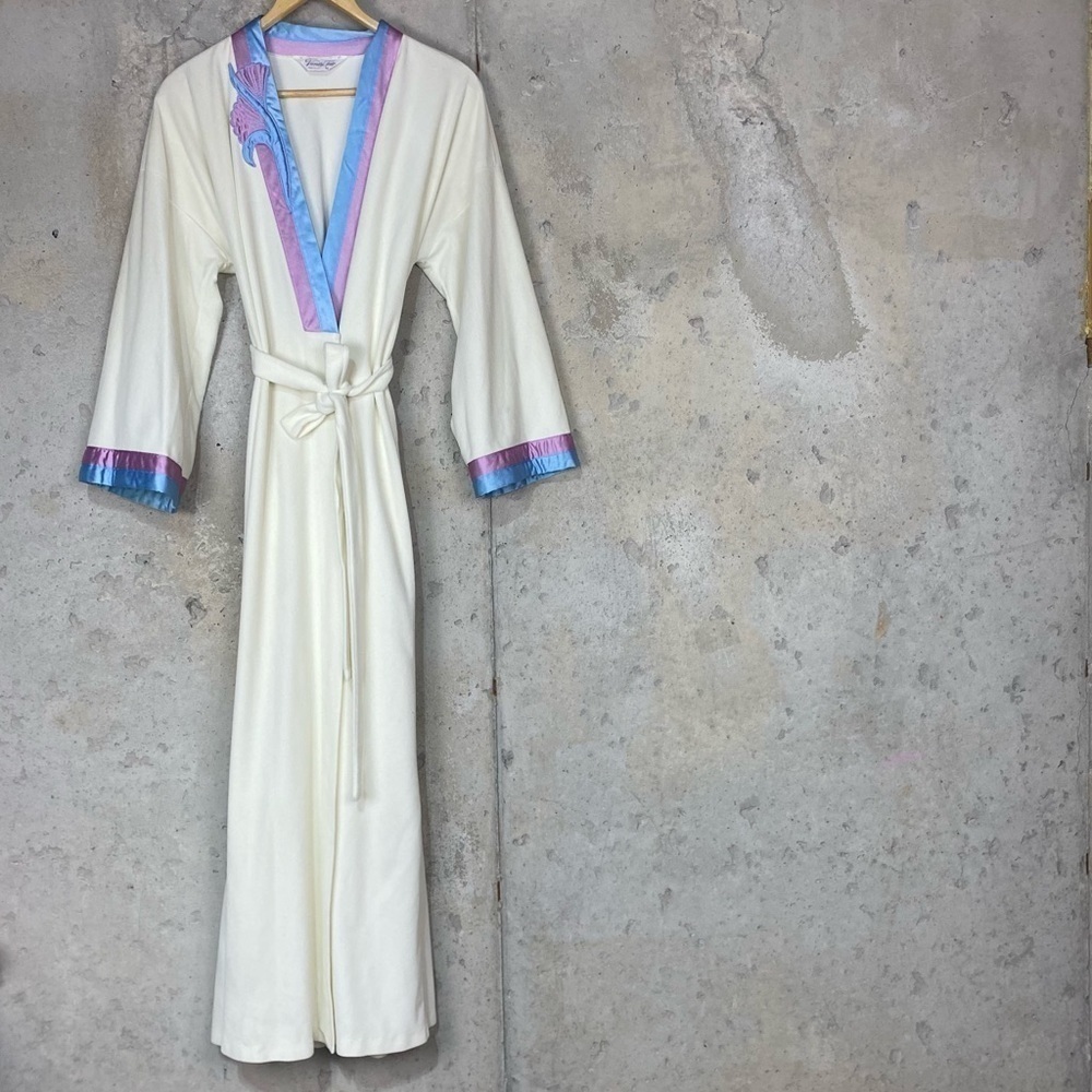 Vintage 70s vanity fair ivory purple blue satin detail house coat robe medium